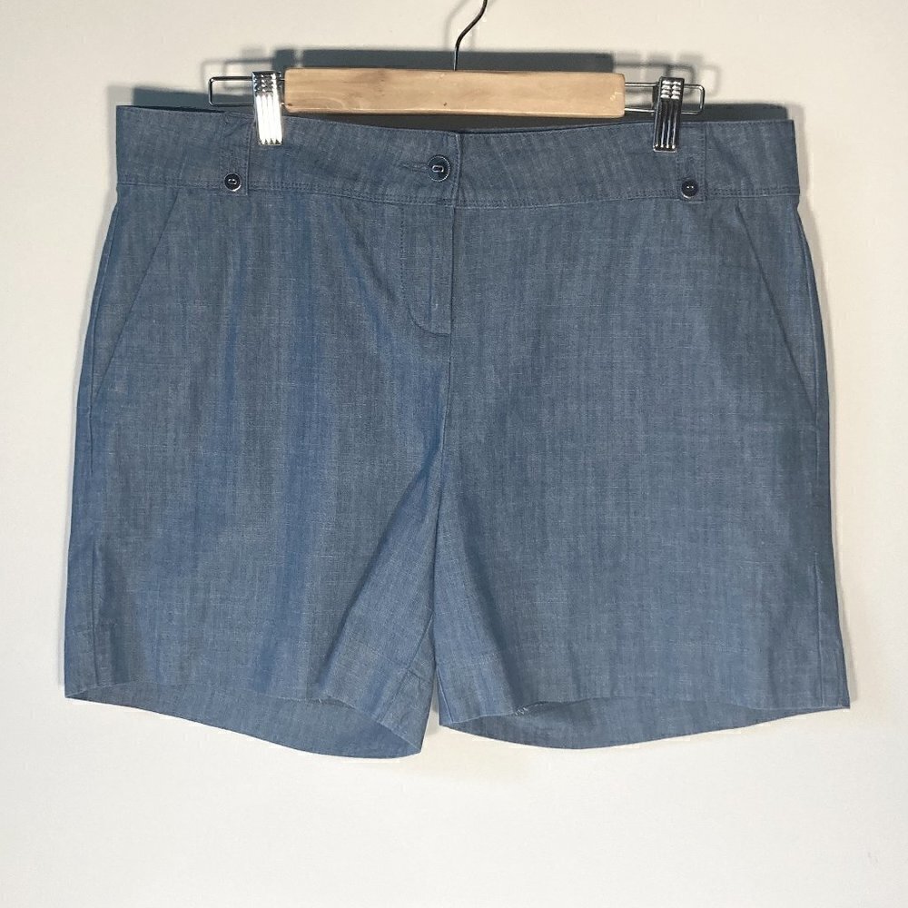 Isaac Mizrahi SZ 12 Chambray denim style blue tailored shorts